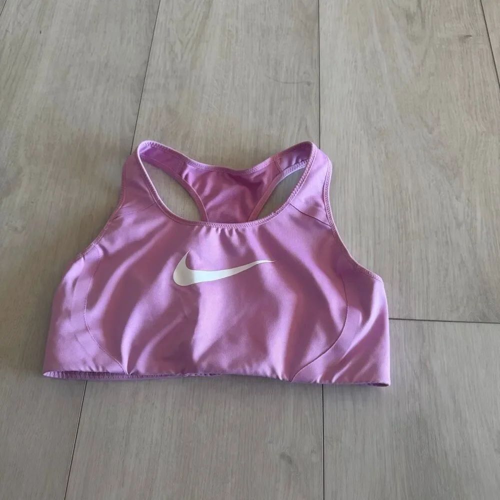 Nike women’s sports bra size m